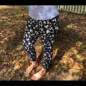 PINK Victoria Secret Ultimate floral leggings